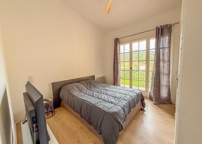 Pour 6 Personnes , De Saint Clair *